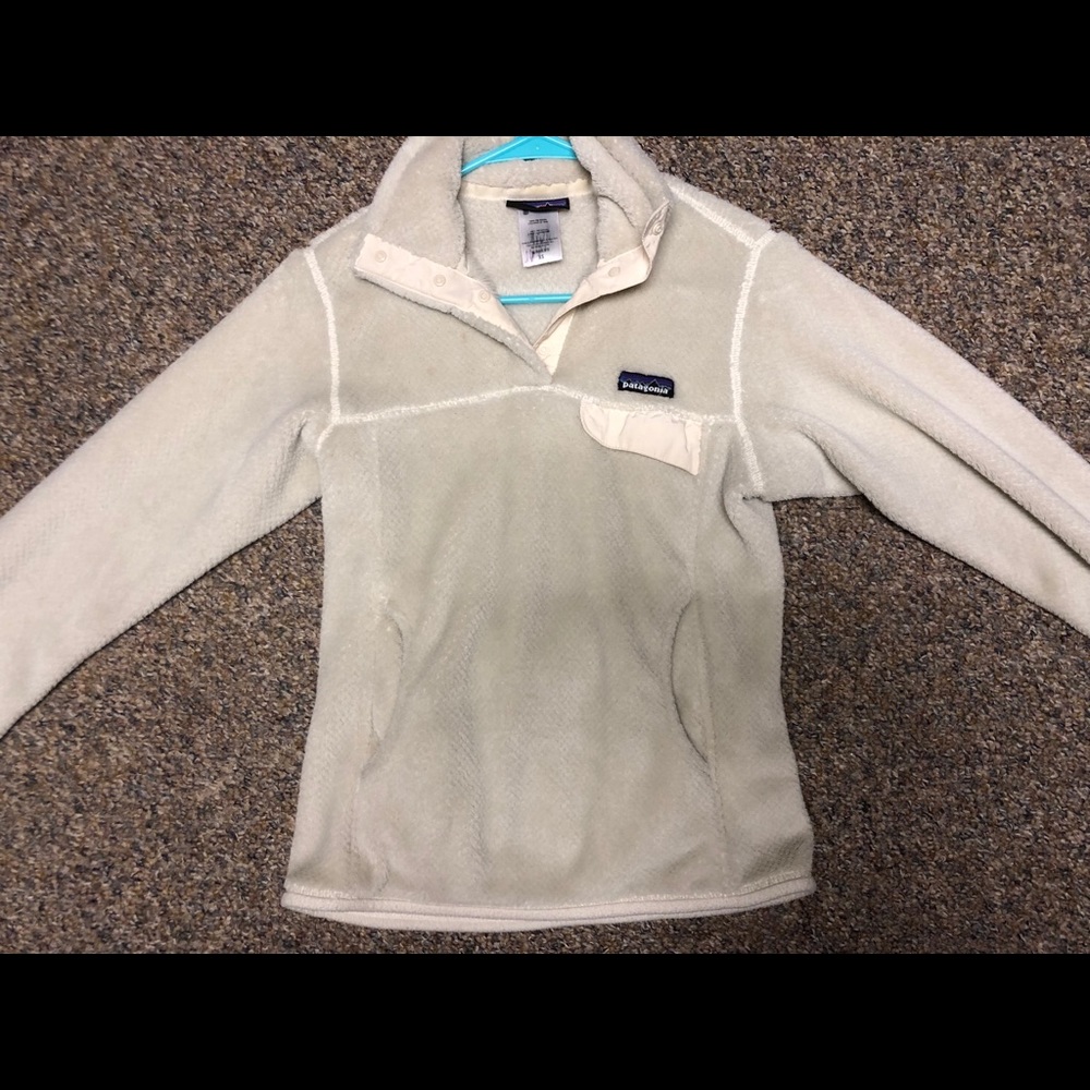 Patagonia pull over. Off white color